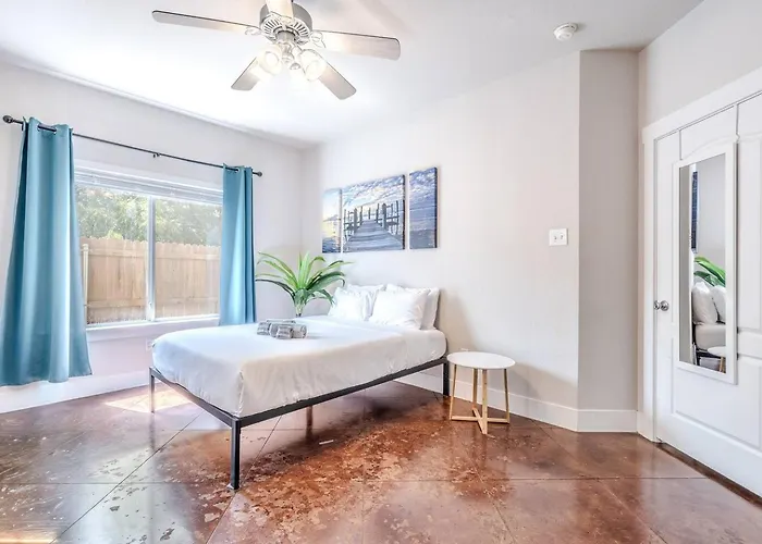 Spacious 3br Downstairs Near Tcu Worth